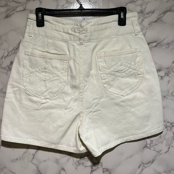 Faherty Rikki Short in White - Picture 7 of 10